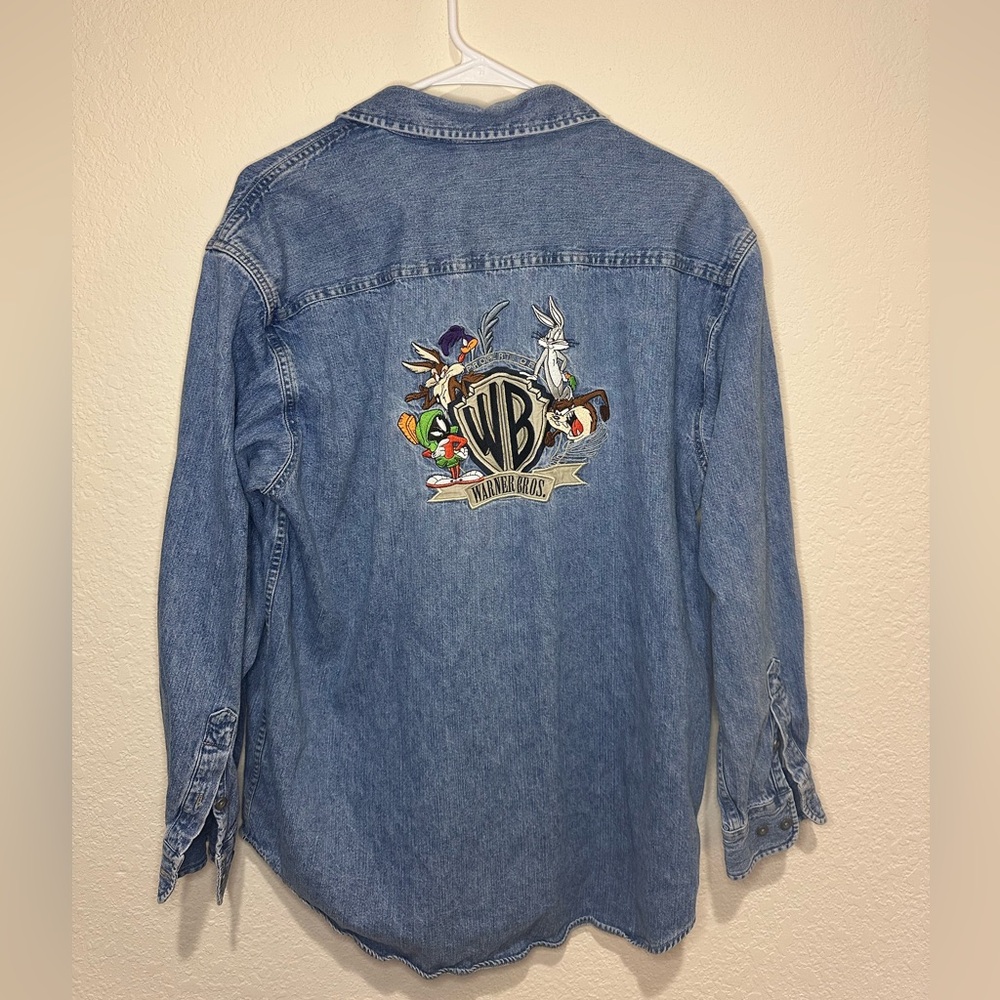 2000 Warner Bros Studio Embroidered Looney Tunes Denim Jacket/Shirt. Size Medium